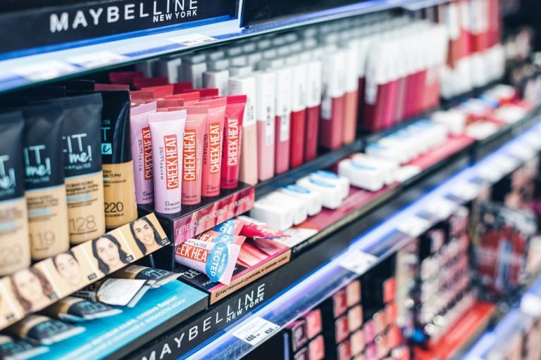 【知ってる?】有名企業の英語キャッチコピー8選/英語で意味を察する面白さ Maybelline